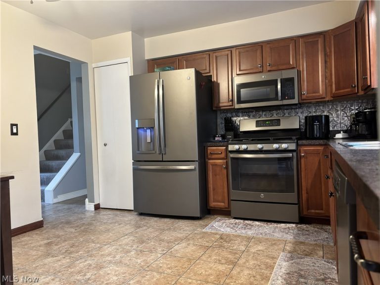 236 Northfield Drive, Elyria, OH - Photo 6