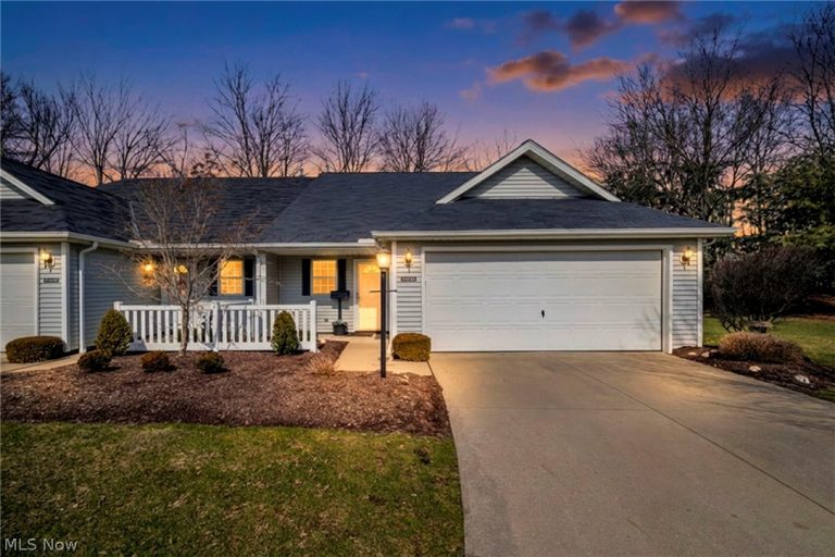 30640 Jasmine Court #61B, North Olmsted, OH - Photo 2