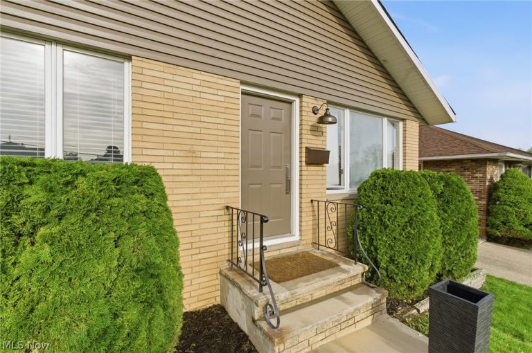 5284 102nd Street, Garfield Heights, OH - Photo 3
