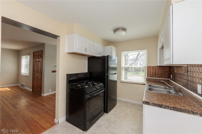 8800 Behrwald Avenue, Brooklyn, OH - Photo 6