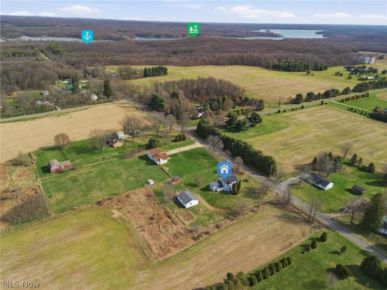 4677 Rock Spring Road, Ravenna, OH - Photo 2