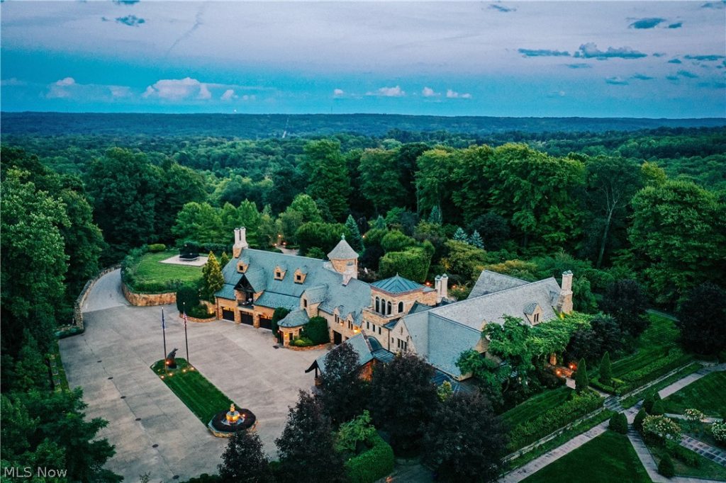 8900 Eagle Road, Kirtland, OH