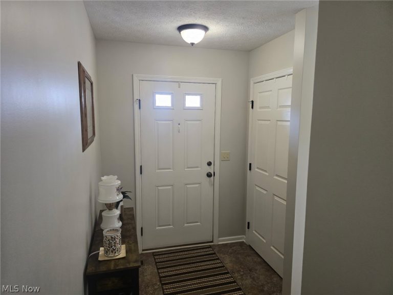 313 Breckenridge Oval, Elyria, OH - Photo 3