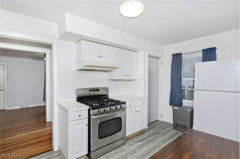 1237 Crescent Drive, Painesville, OH - Photo 6