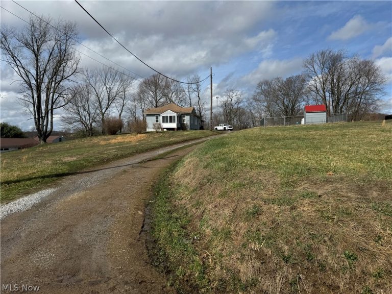 48750 Bloomfield Road, East Liverpool, OH - Photo 6