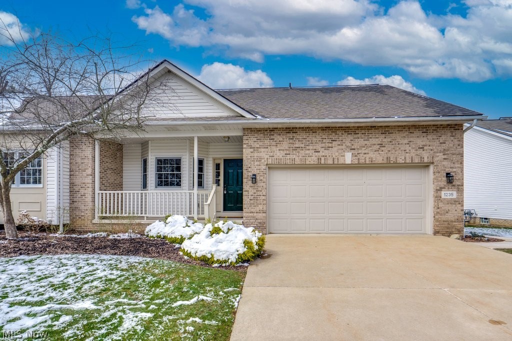 1235 Spring Ridge Circle, Alliance, OH