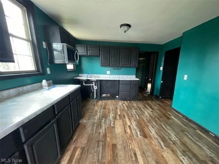914 Stewart Avenue, Cambridge, OH - Photo 3