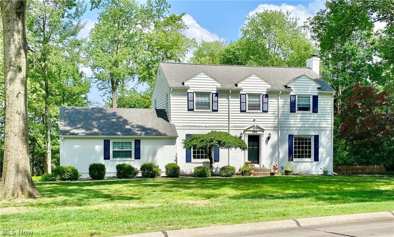 568 Hampshire Road, Fairlawn, OH - Photo 2