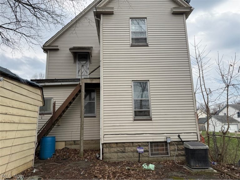 1623 Elsinore Avenue, East Cleveland, OH - Photo 2
