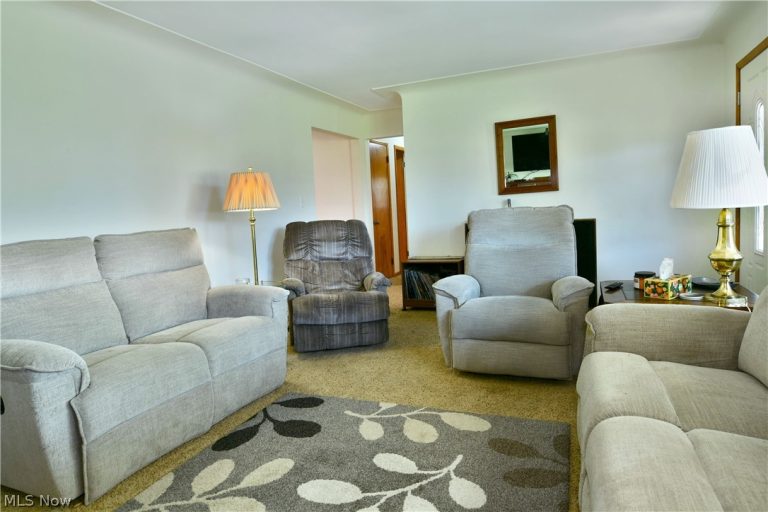 2548 Hilltop Drive, Poland, OH - Photo 5