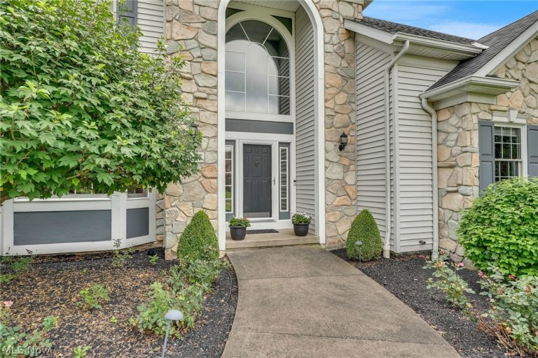 6487 Dorset Lane, Solon, OH - Photo 2