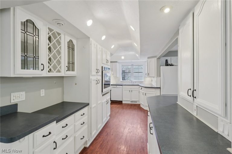 26626 Osborn Road, Bay Village, OH - Photo 8