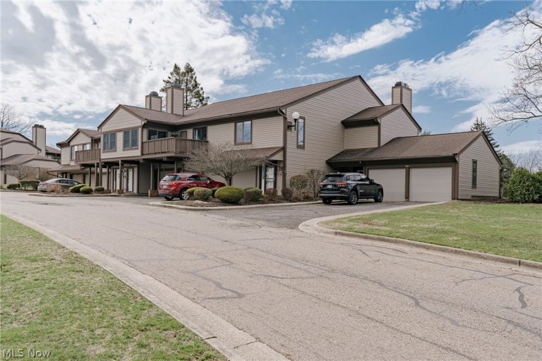 2889 Charing Cross Road, Canton, OH, 44708