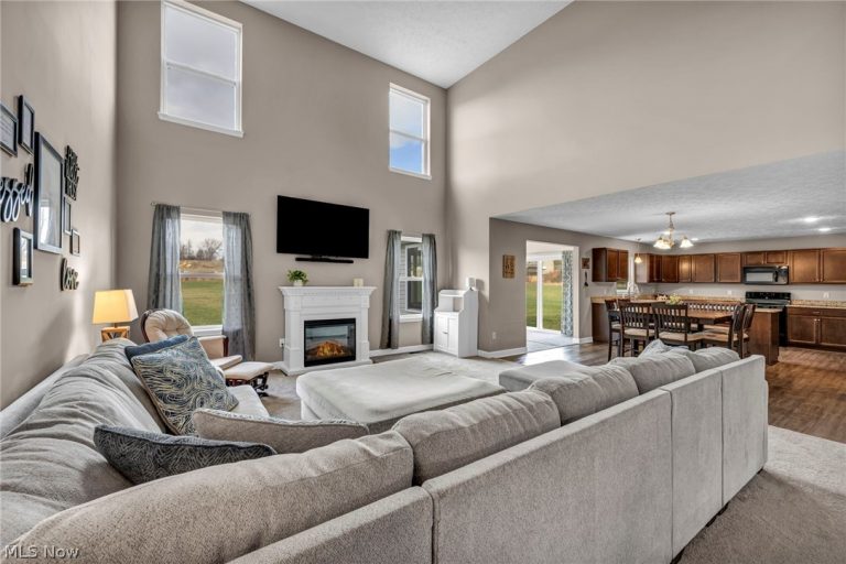 1559 Gray Fox Drive, North Canton, OH - Photo 5