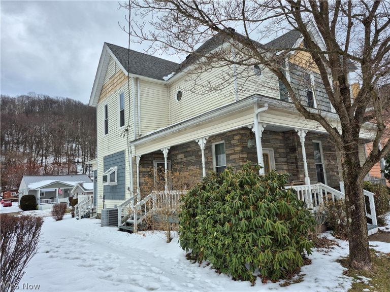 902 Second Avenue, New Cumberland, WV - Photo 2