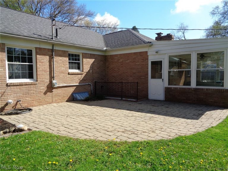 5968 Easy Pace Circle, Canton, OH - Photo 4