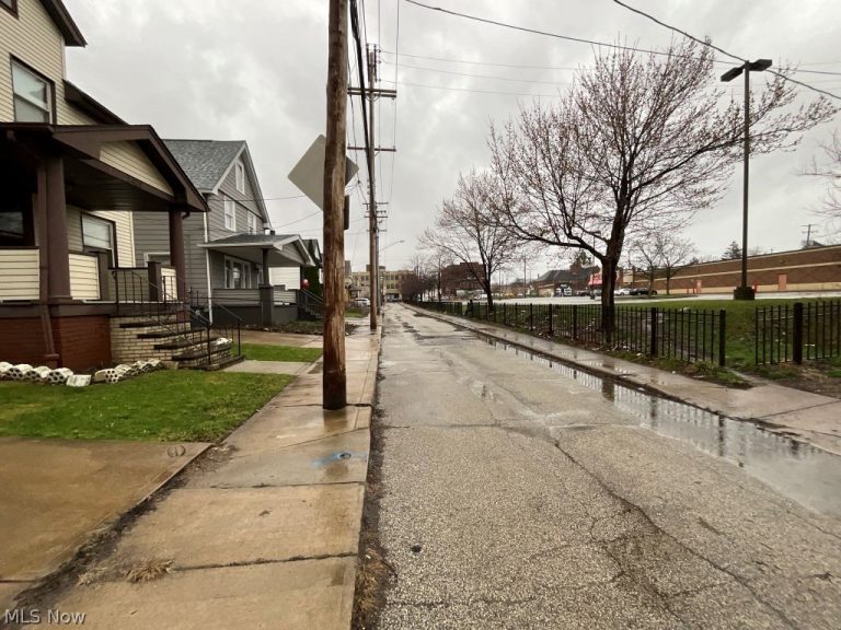 2401 Garden, Cleveland, OH - Photo 2