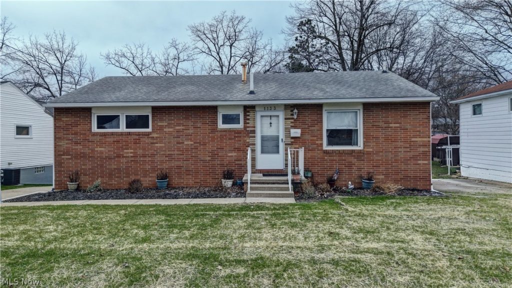 1133 Clearmount Avenue, North Canton, OH