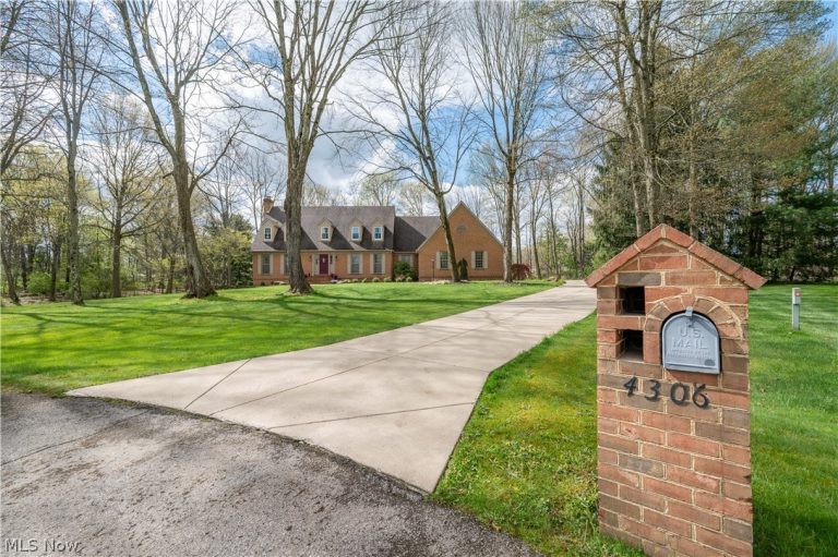 4306 Janell Court, Canfield, OH - Photo 4