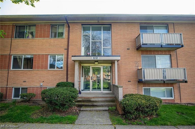 22121 River Oaks Drive #E10, Rocky River, OH, 44116