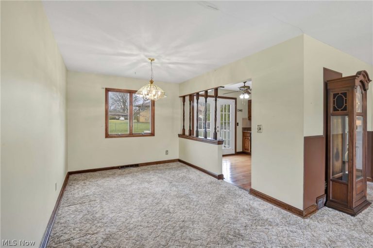 8712 Fenway Drive, Parma, OH - Photo 6