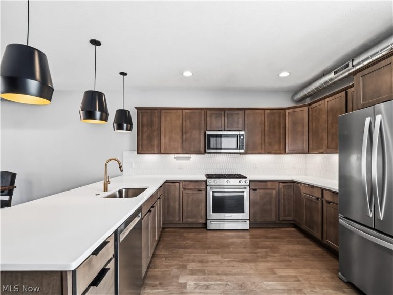 4191 Lorain Court, Cleveland, OH - Photo 6