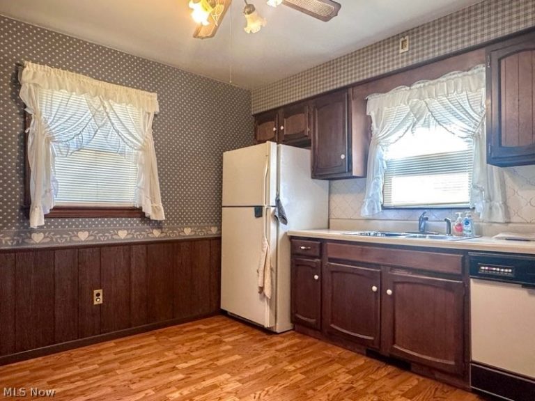 319 Summit Avenue, Niles, OH - Photo 8