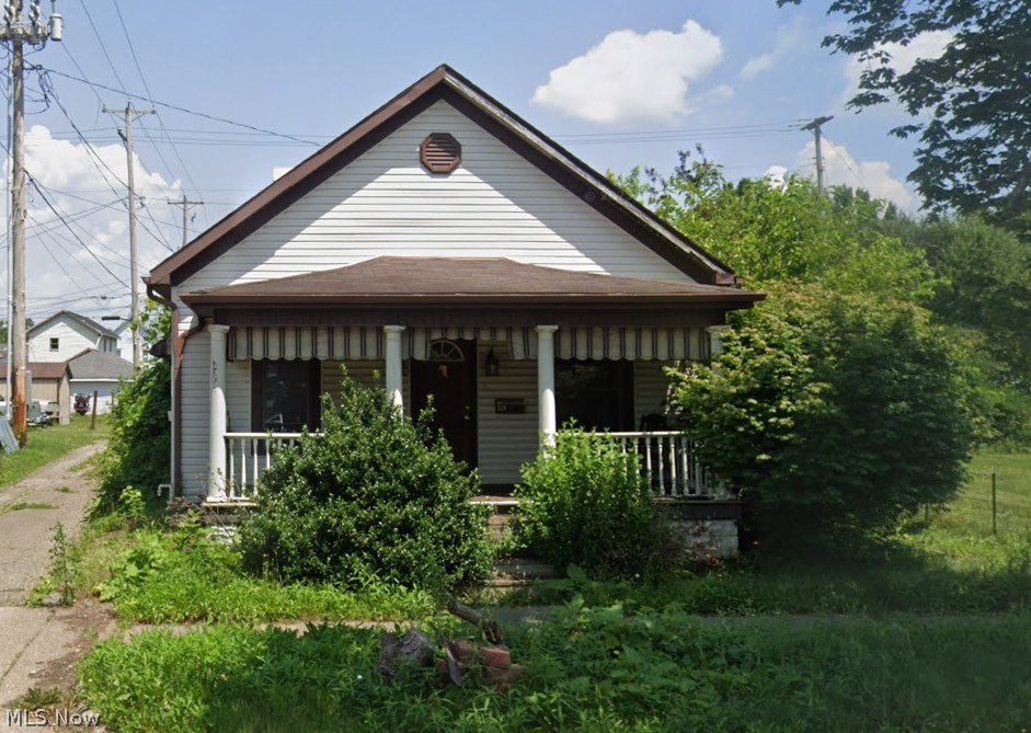 319 5th Street, Uhrichsville, OH