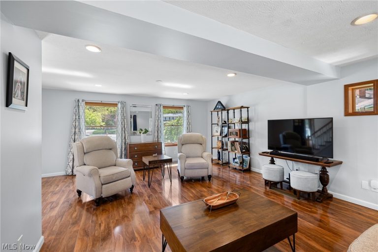 27446 Benwood Circle, North Olmsted, OH - Photo 6