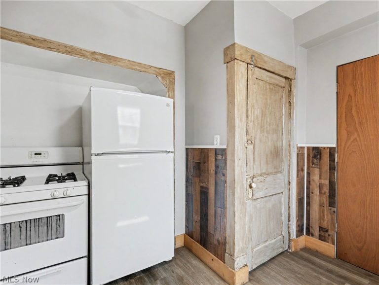 2012 Harmont Avenue, Canton, OH - Photo 8