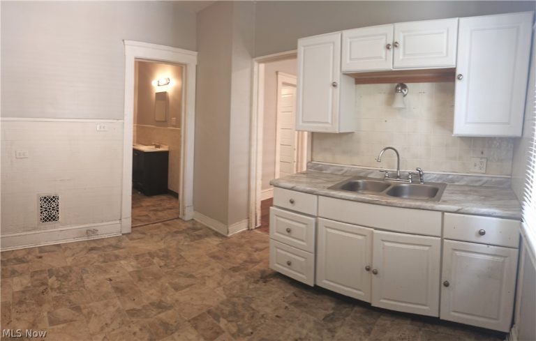 1812 Treadway Avenue, Cleveland, OH - Photo 6