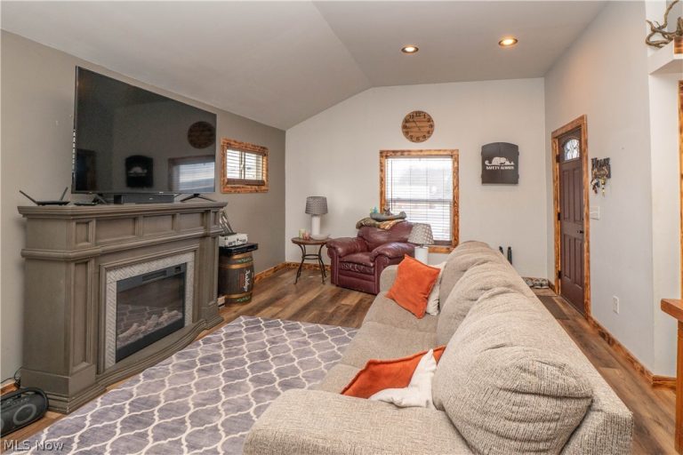 8242-8244 Navarre Road, Massillon, OH - Photo 3