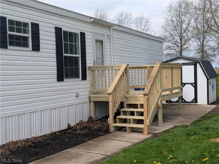 135 Kenny Brook Lane, Elyria, OH - Photo 2