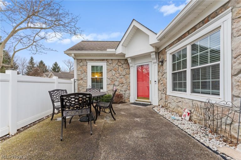 8228 Cyrus Lane, Northfield, OH - Photo 5