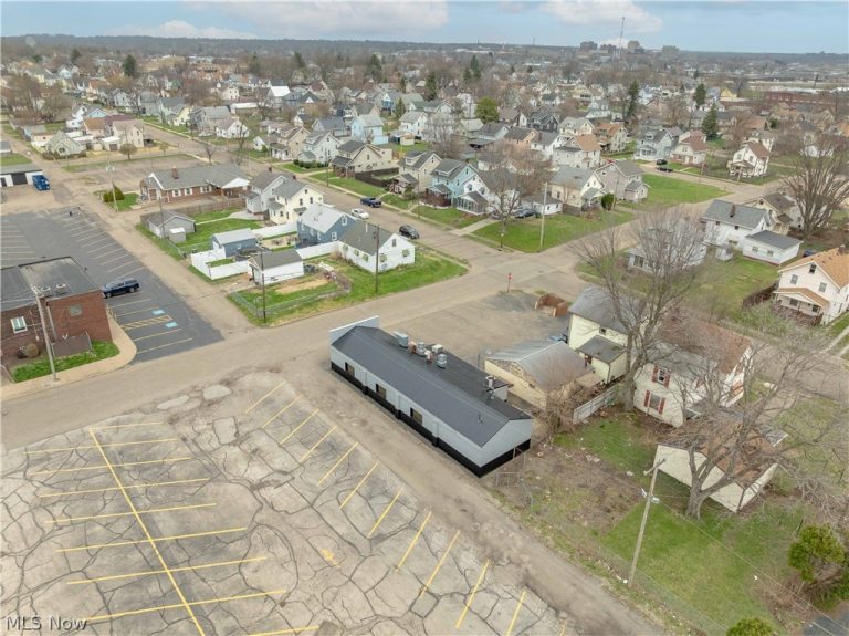 2108 Fremont Place, Canton, OH - Photo 8