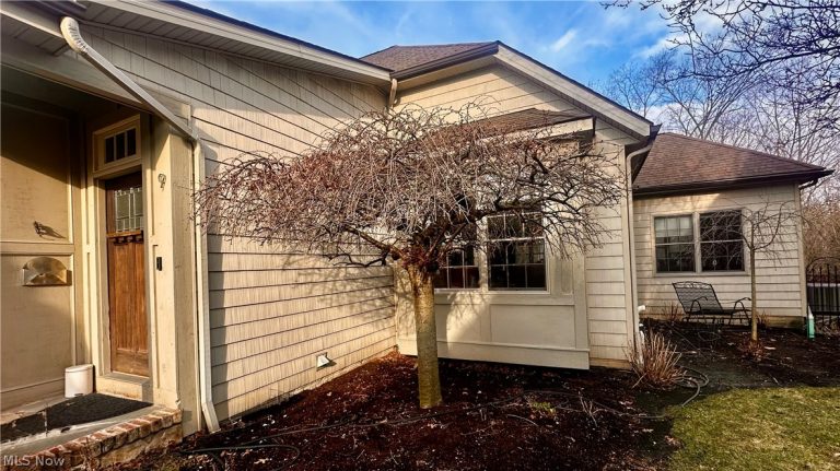 9 River Side Drive, Rocky River, OH - Photo 2