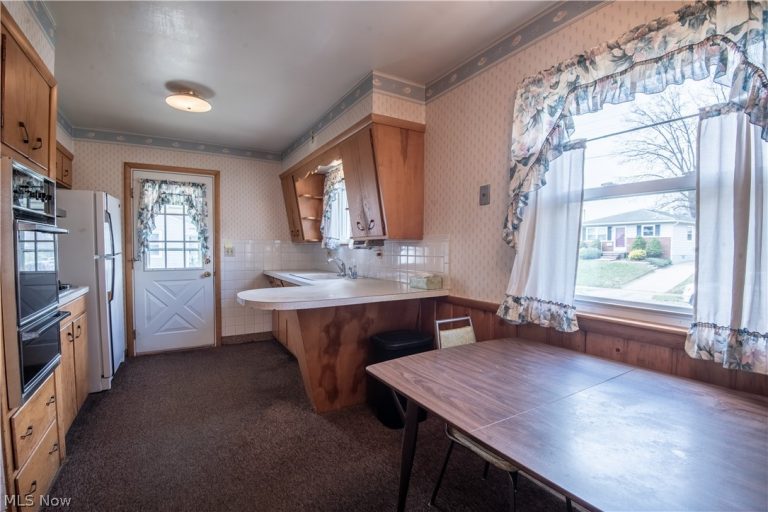 483 Hillman Road, Akron, OH - Photo 2