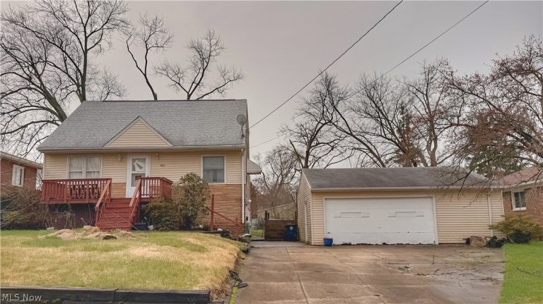 864 Lindsay Avenue, Akron, OH - Photo 2