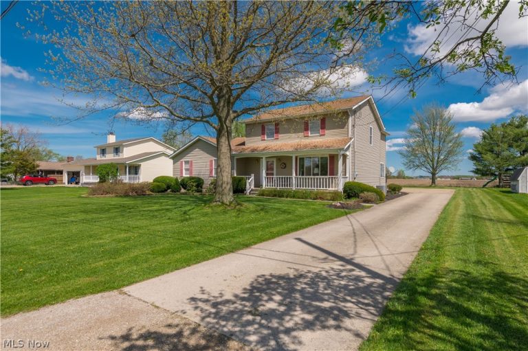 9217 Bechtel Road, Elyria, OH - Photo 2