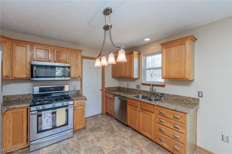 819 Savannah Trail, Medina, OH - Photo 5