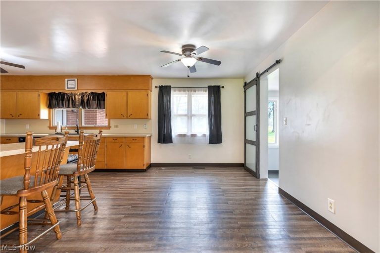 300 Homeworth Road, Alliance, OH - Photo 6