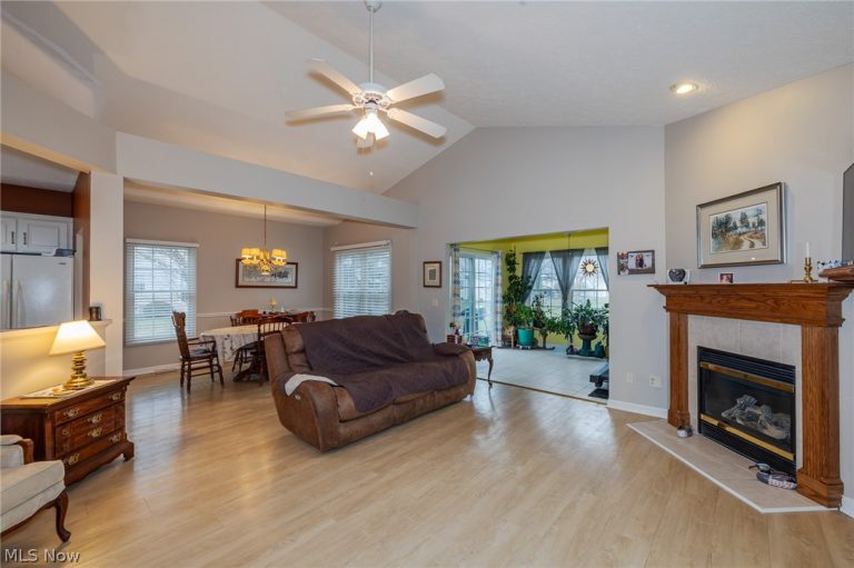 4261 Lake Harbour Way, Avon, OH - Photo 6