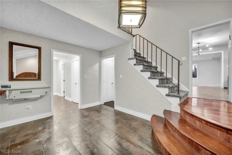 2425 Brian Drive, Beachwood, OH - Photo 5