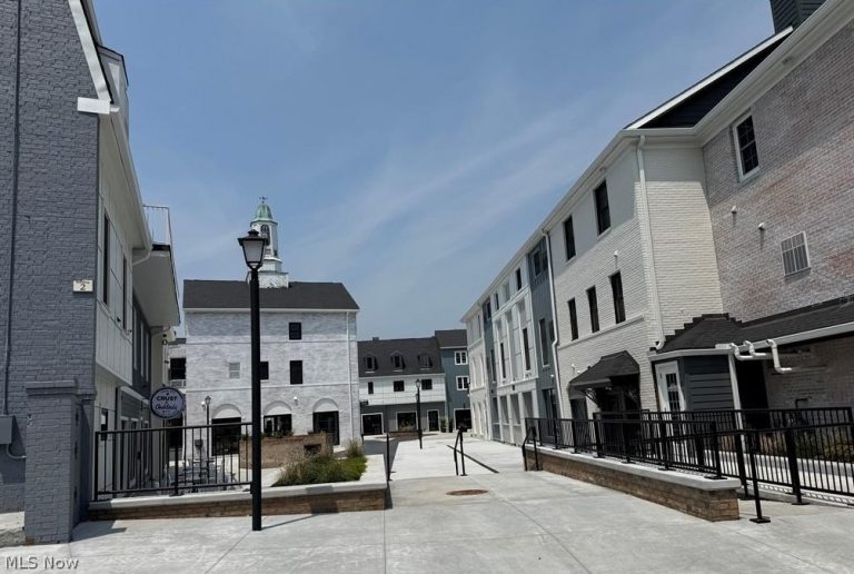 1300 Weathervane Lane #319, Akron, OH - Photo 5