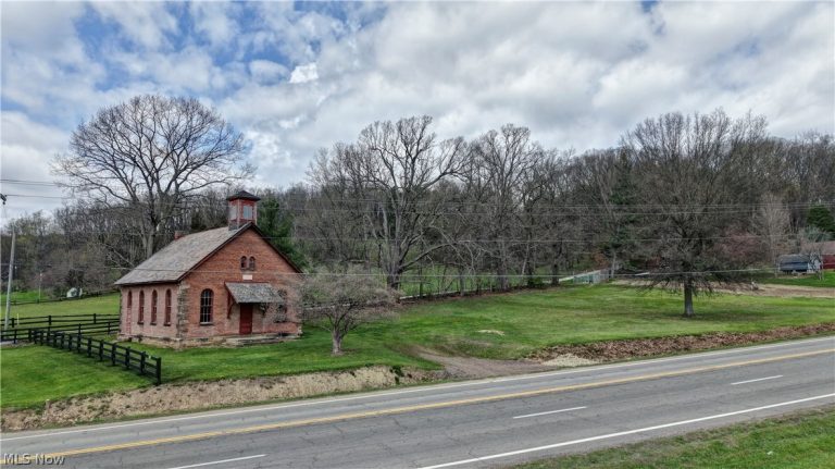 Main Avenue, Navarre, OH, 44662