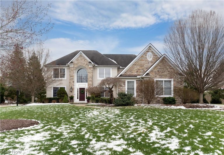 4307 Fall Lake Drive, Avon, OH, 44011