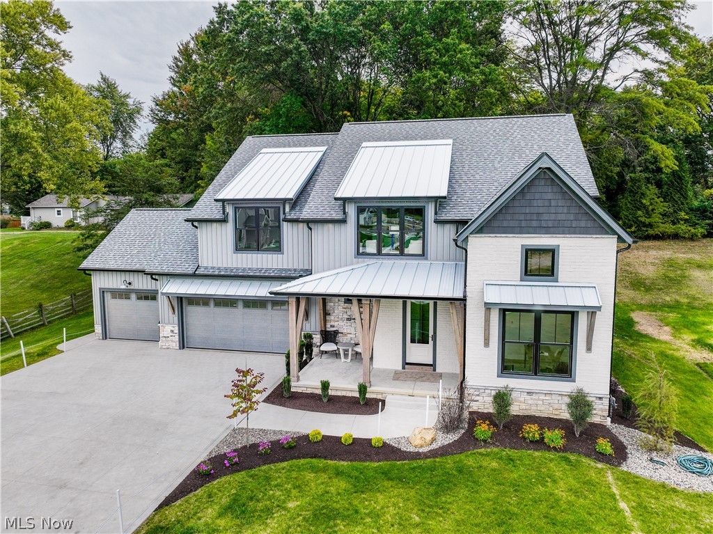 550 Woodlands Glen Avenue, Hartville, OH
