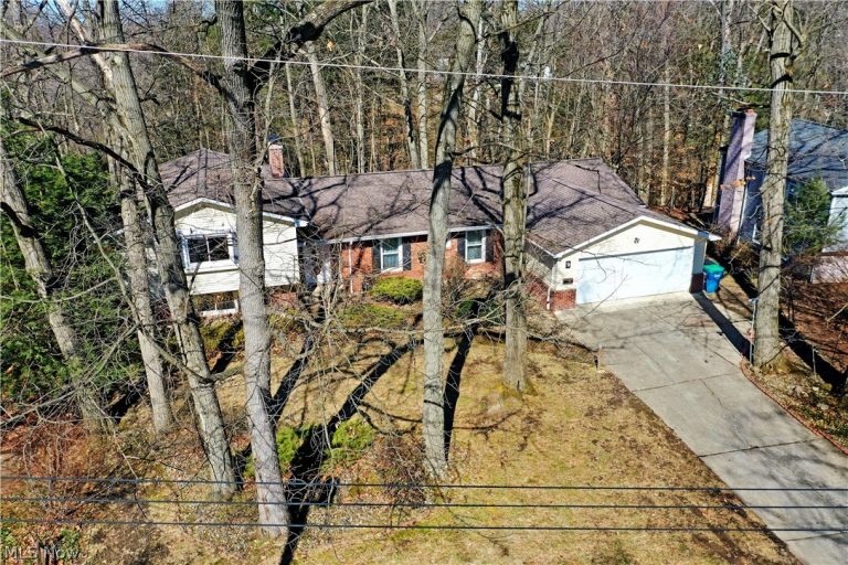 9 Hillside Drive, Girard, OH - Photo 2