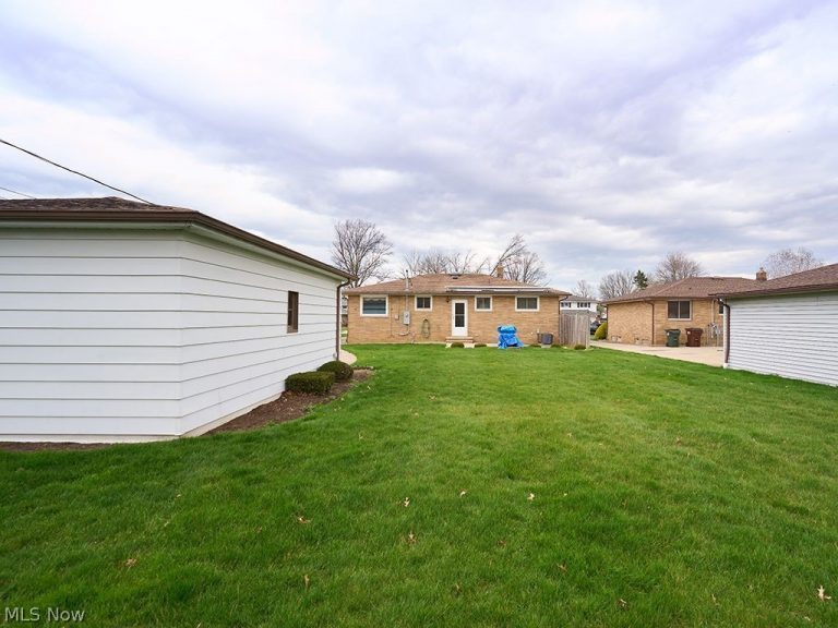 12101 Tucson Drive, Parma, OH - Photo 6