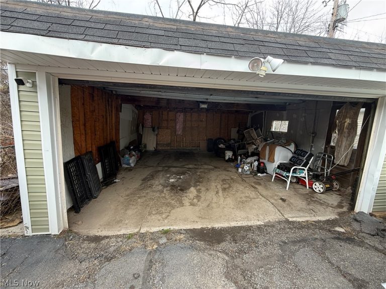13207 Parkway, Garfield Heights, OH - Photo 3